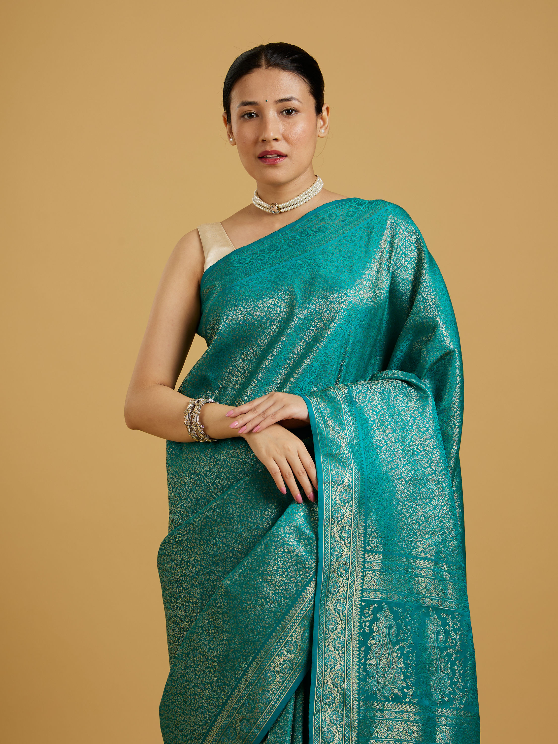 Mohey Women Majestic Rama Green Elegance Saree