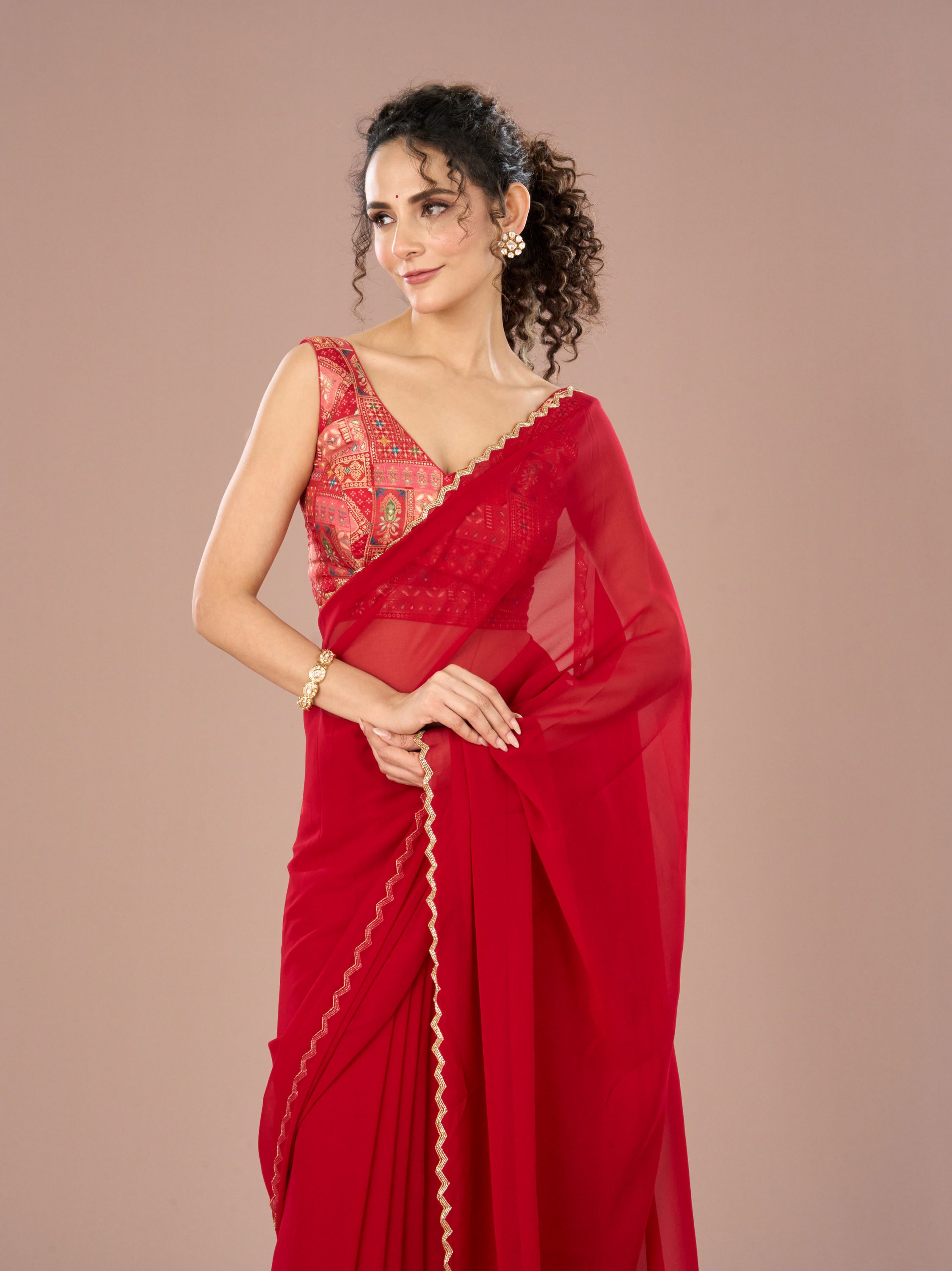 Mohey Women Georgette Enchantress Red Saree