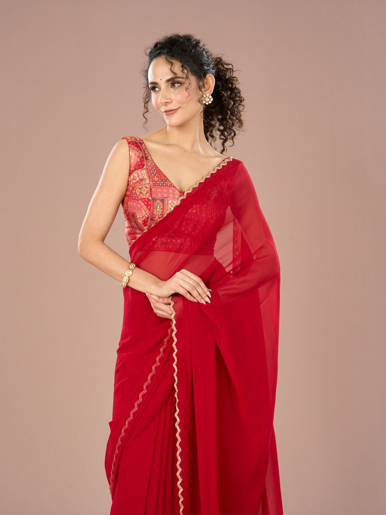 Mohey Women Georgette Enchantress Red Saree
