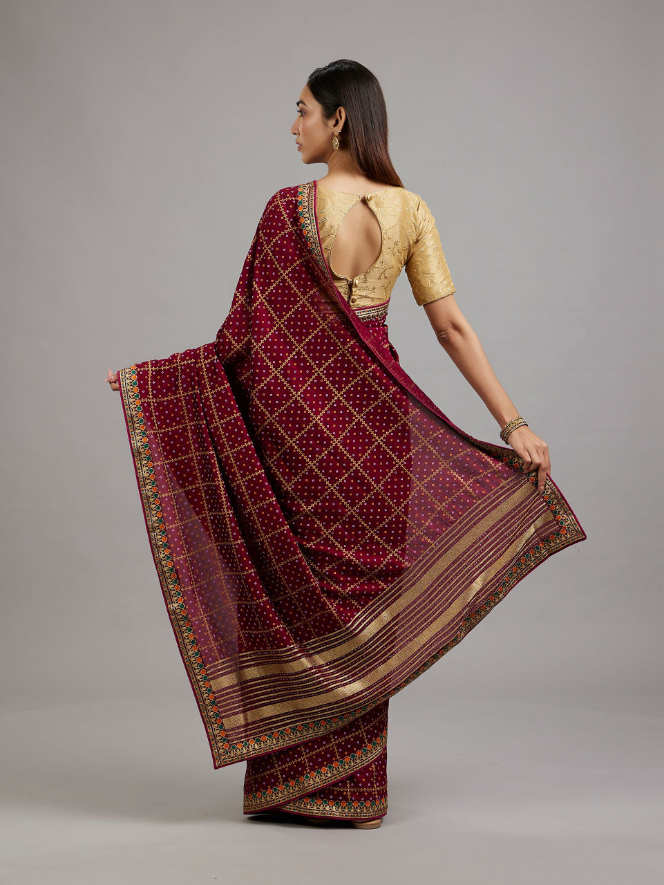 Mohey Women Wine Elegance Saree