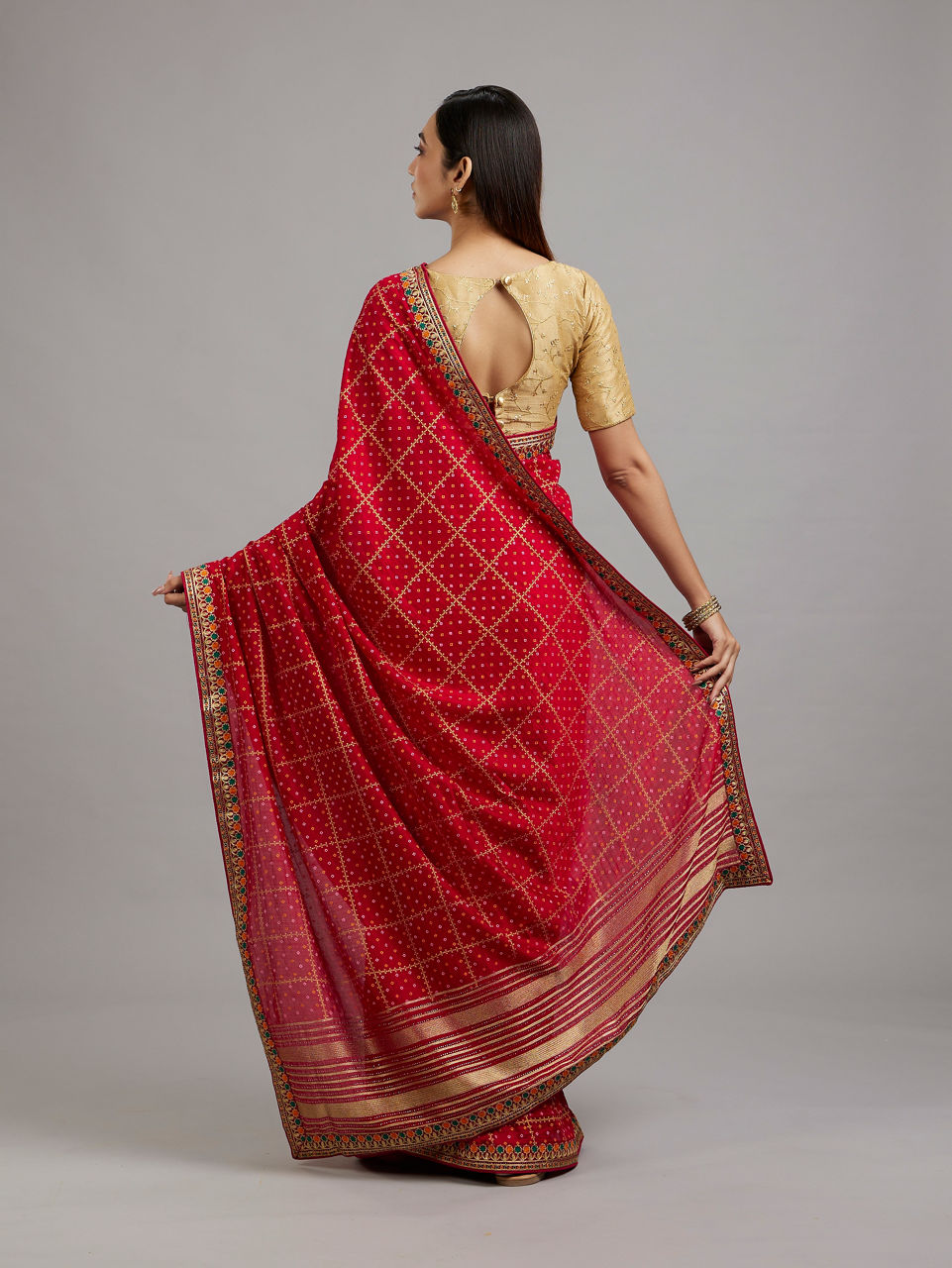 Mohey Women Elegance Personified Pink Saree