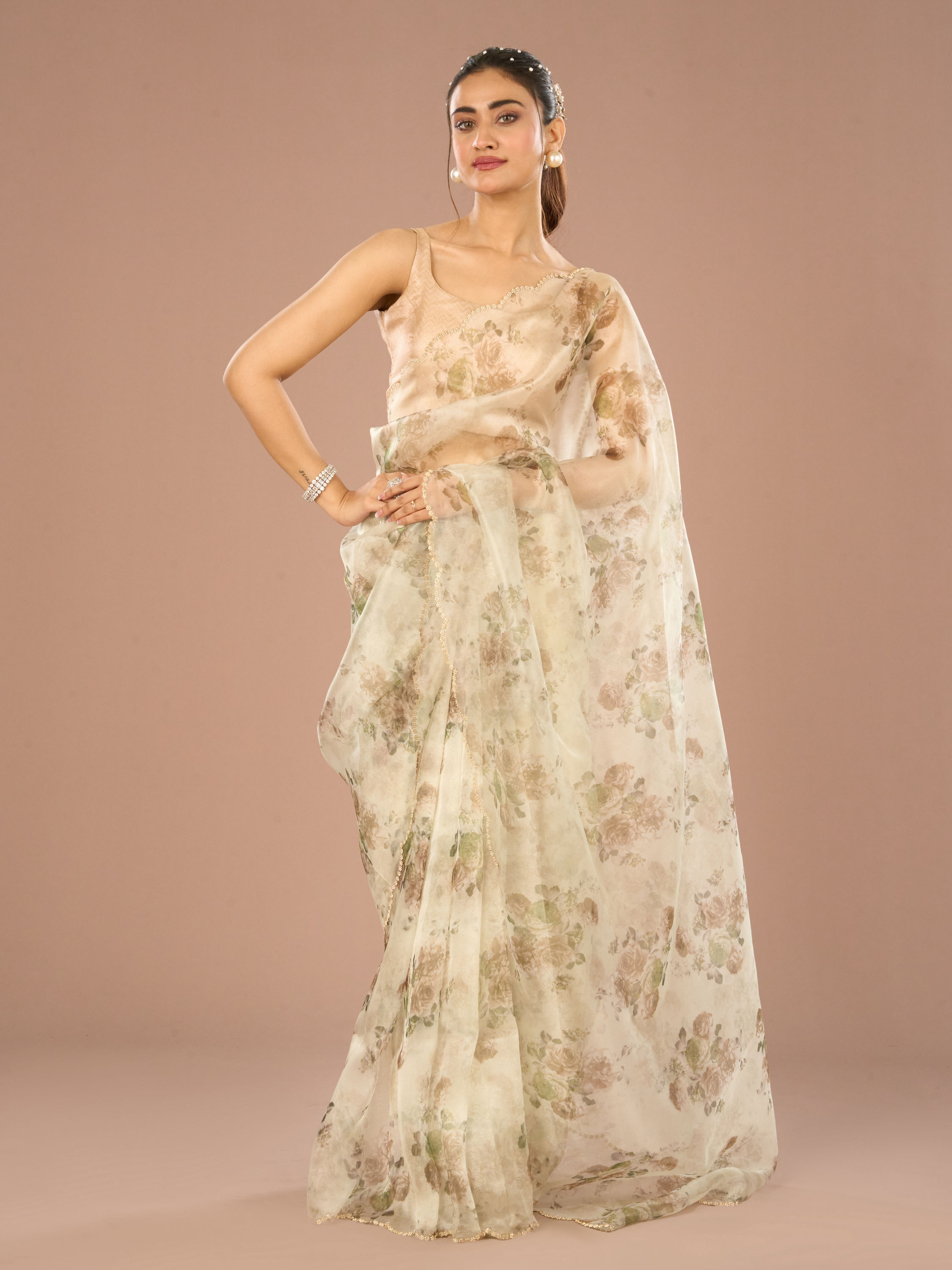 Mohey Women Elegant Emerald Pista Saree
