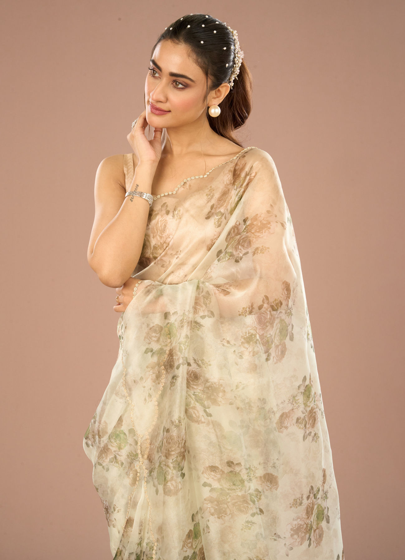Mohey Women Elegant Emerald Pista Saree