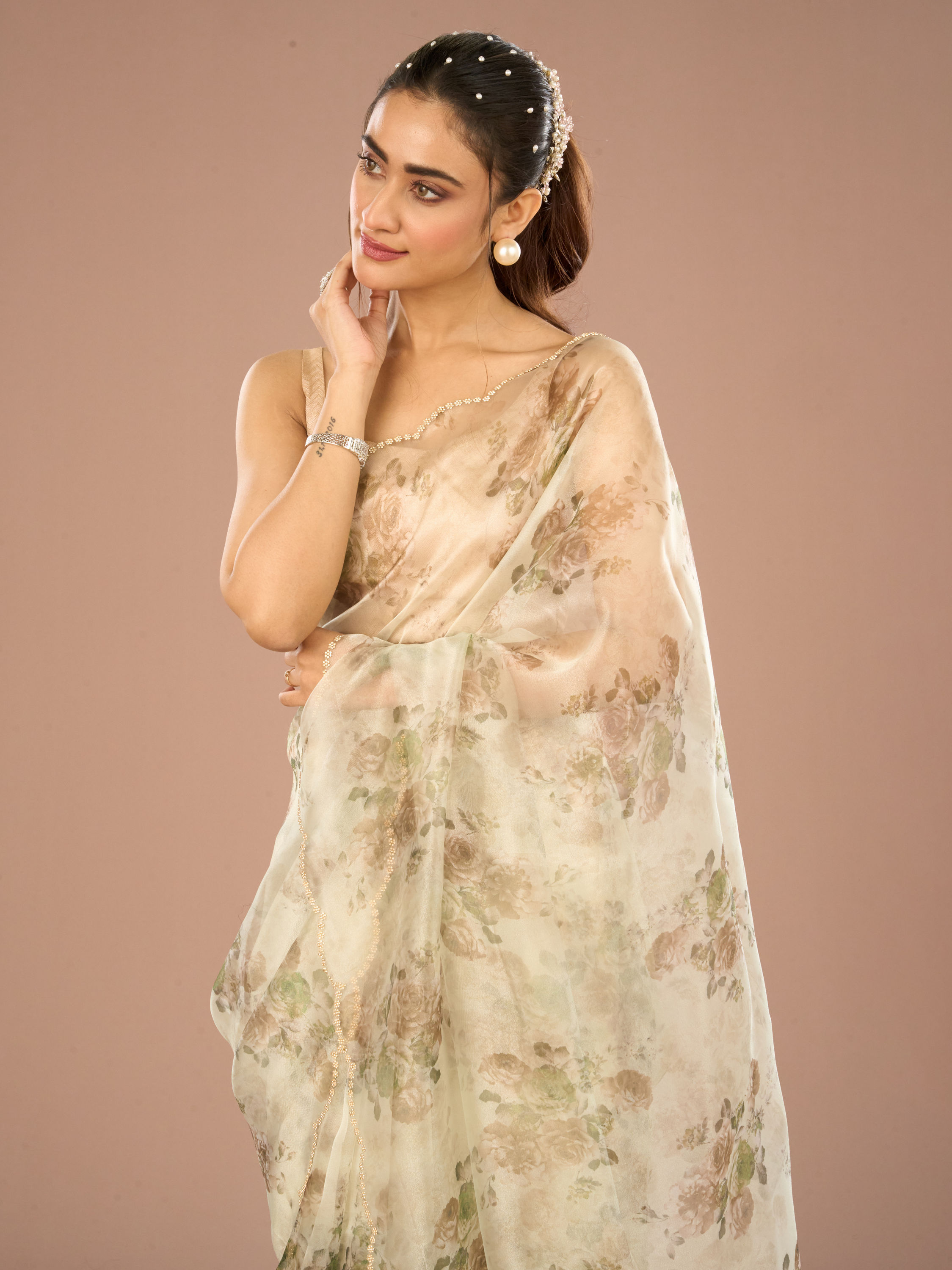 Mohey Women Elegant Emerald Pista Saree