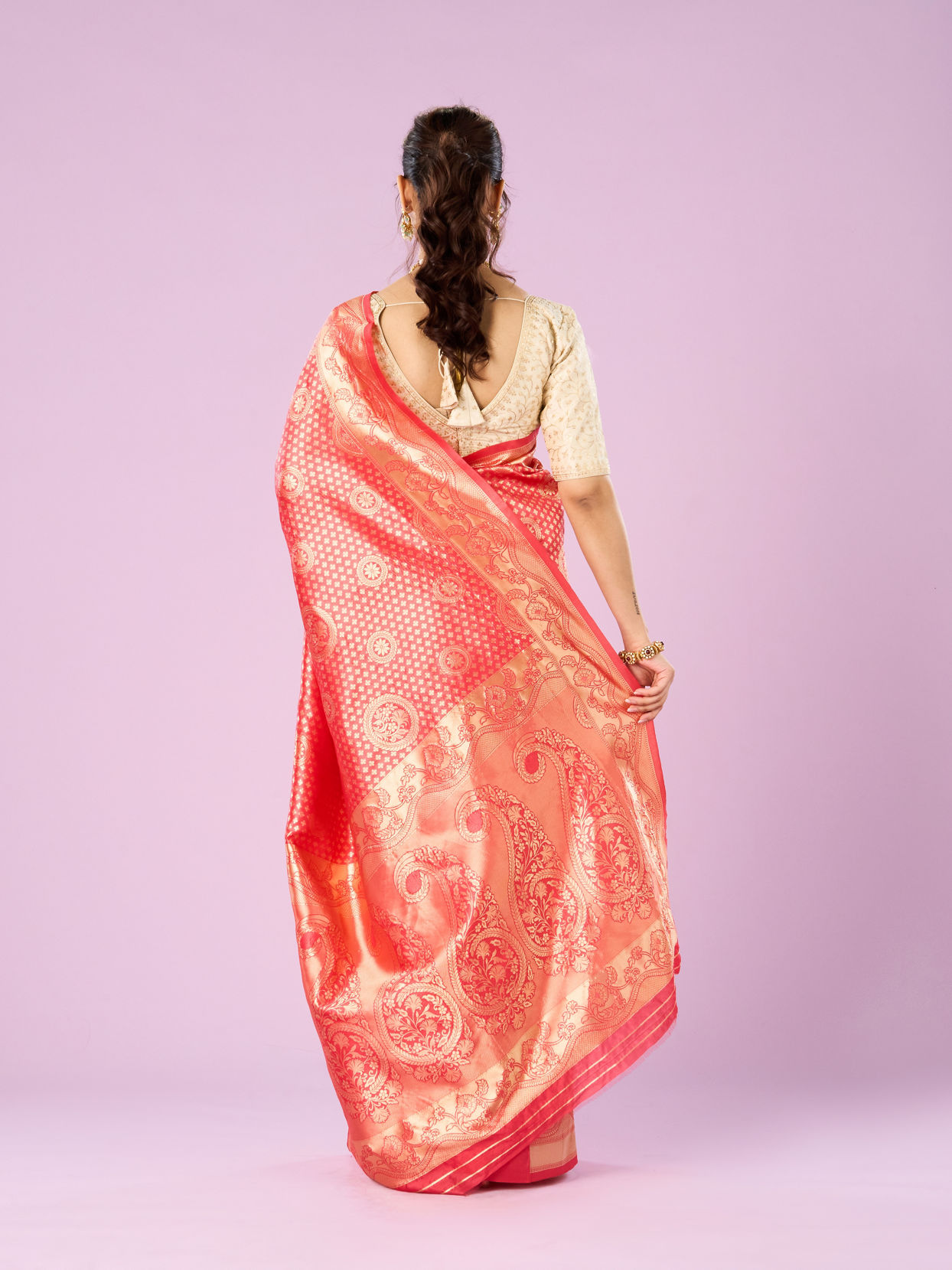 Mohey Women Pink Festive Delight Saree