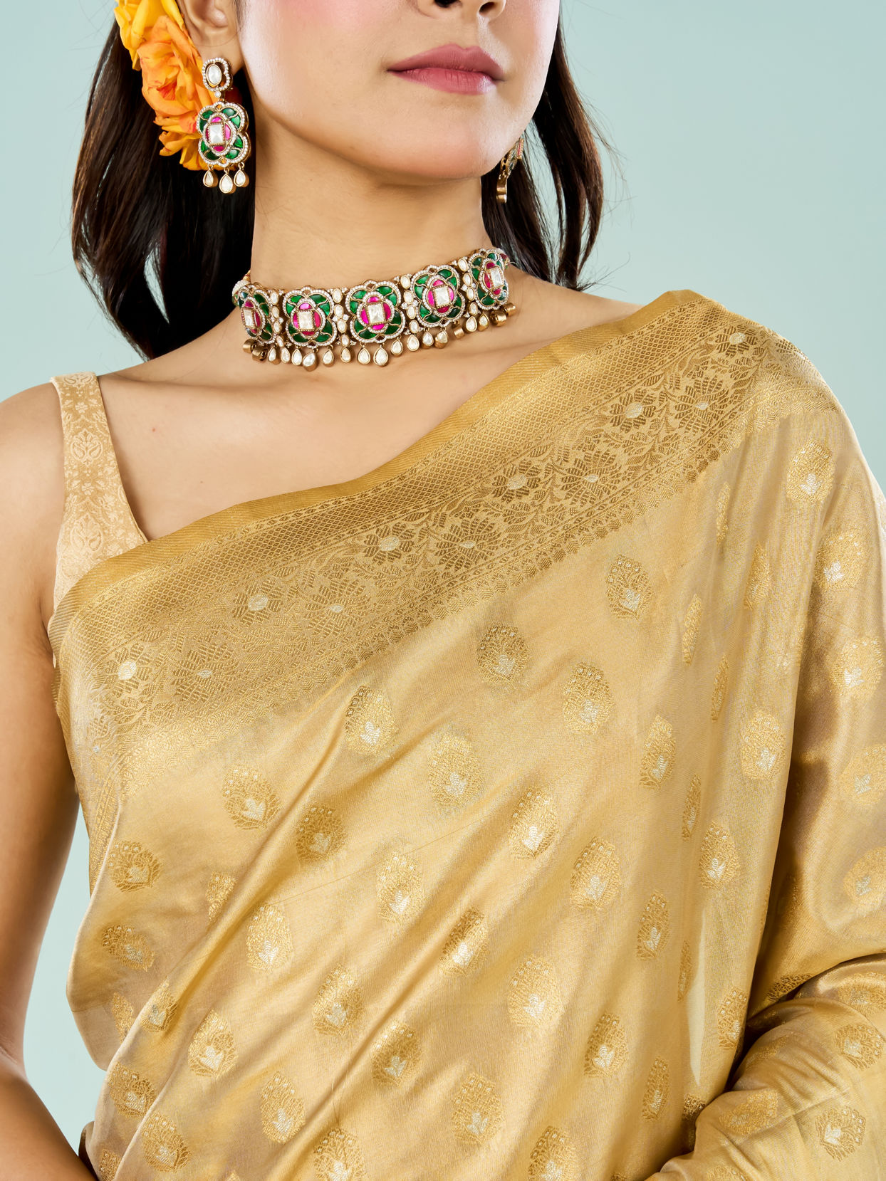 Mohey Women Enchanting Beige Saree