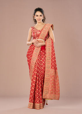 Mohey Women Lustrous Red Saree