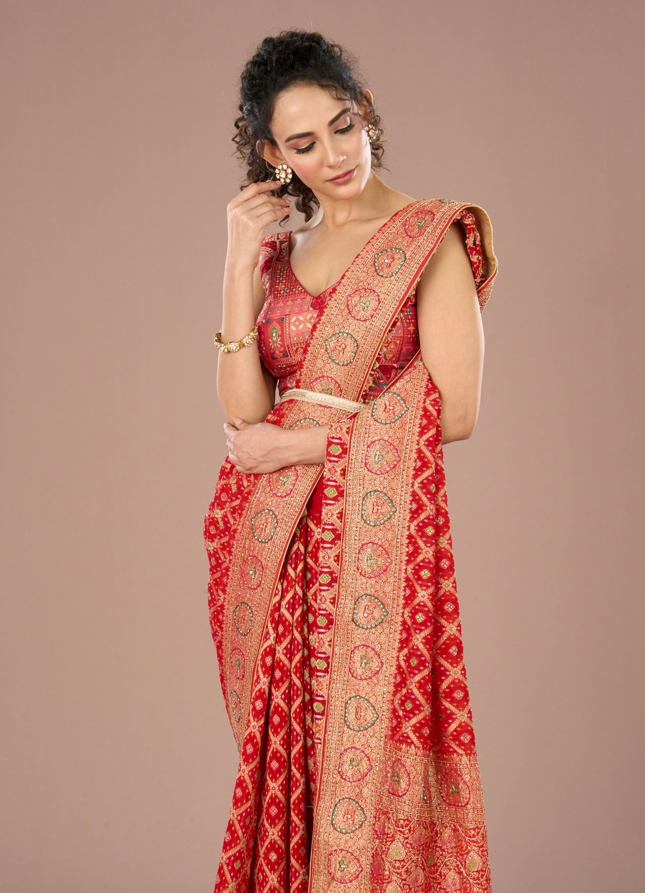 Mohey Women Lustrous Red Saree