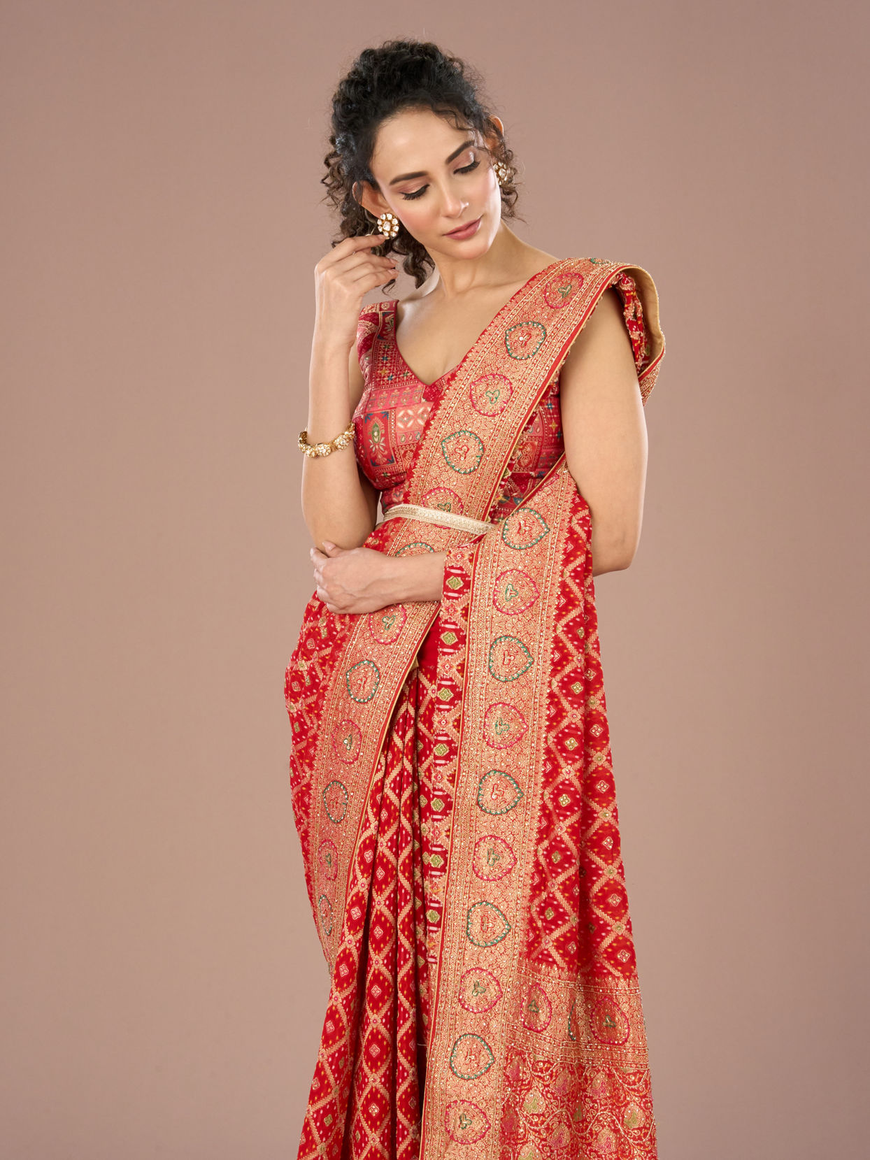 Mohey Women Lustrous Red Saree