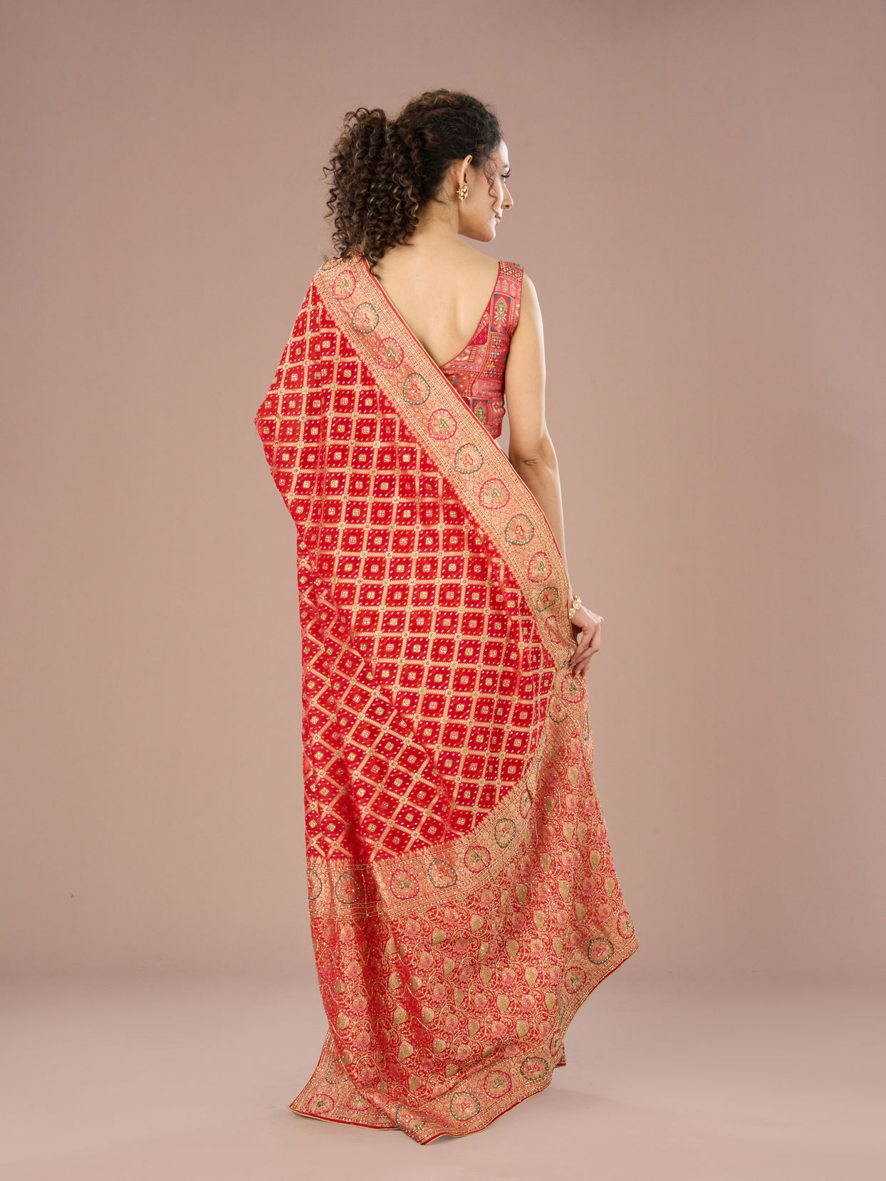 Mohey Women Lustrous Red Saree