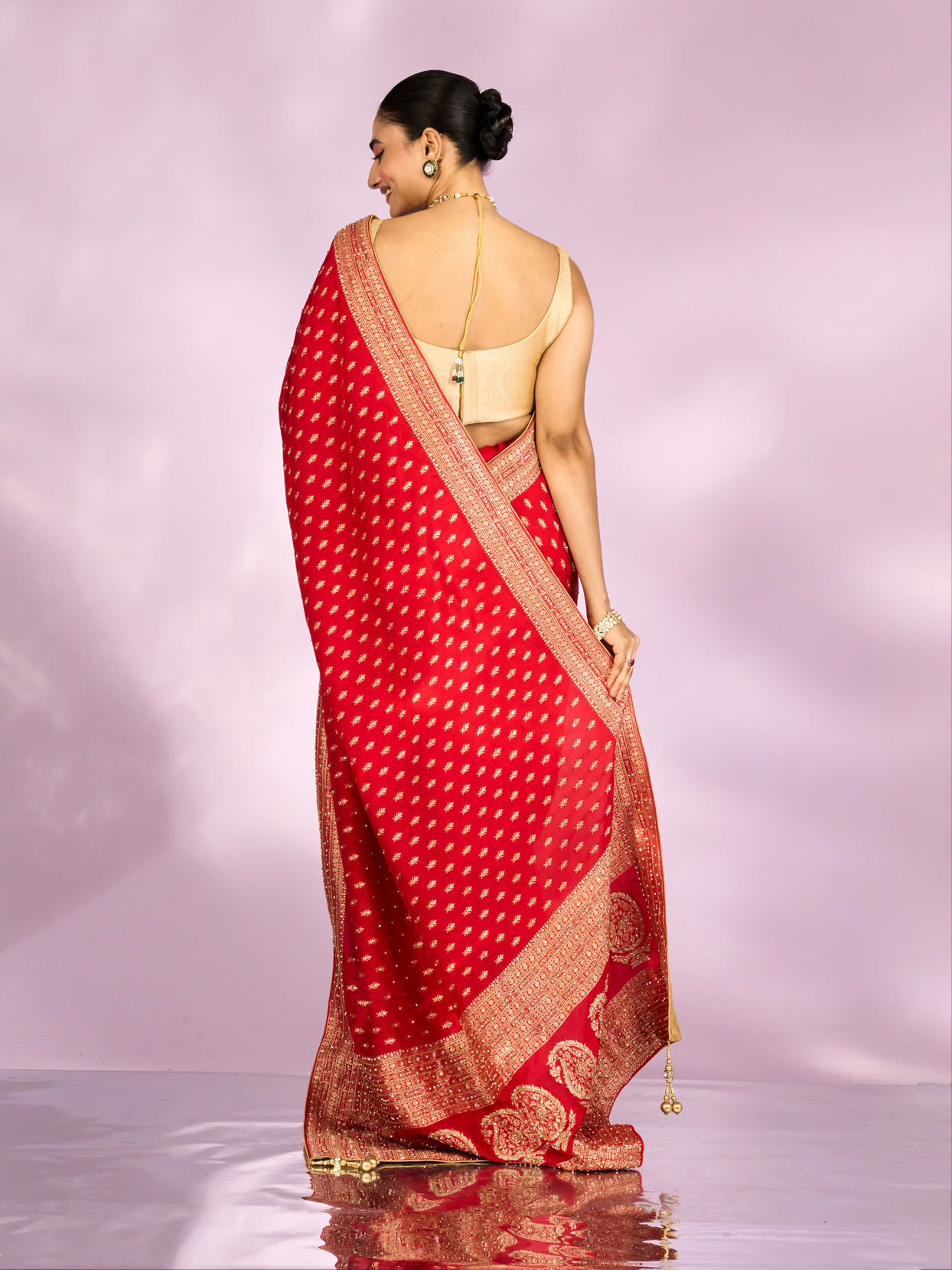 Mohey Women Radiant Red Elegance Saree