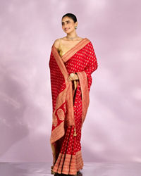Mohey Women Radiant Red Elegance Saree