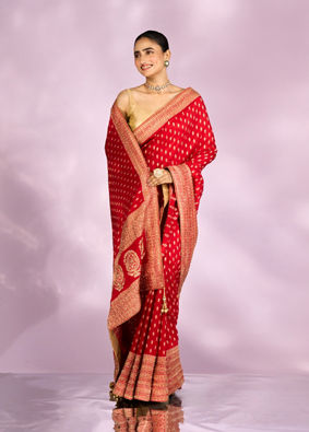 Mohey Women Radiant Red Elegance Saree