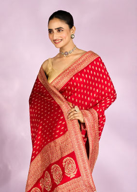 Mohey Women Radiant Red Elegance Saree