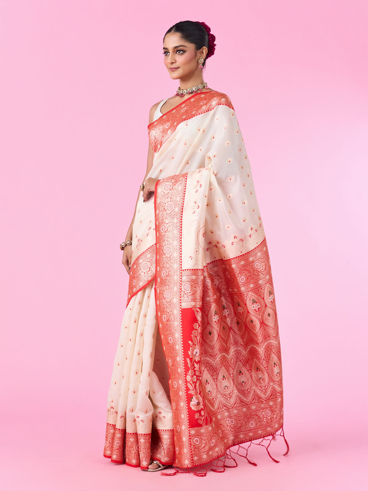 Mohey Women Festive Charm Cream Saree