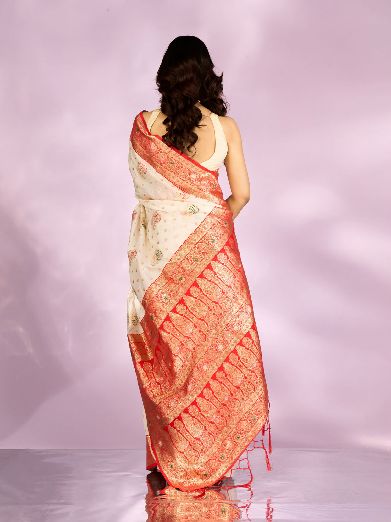 Mohey Women Radiant Cream Red Saree