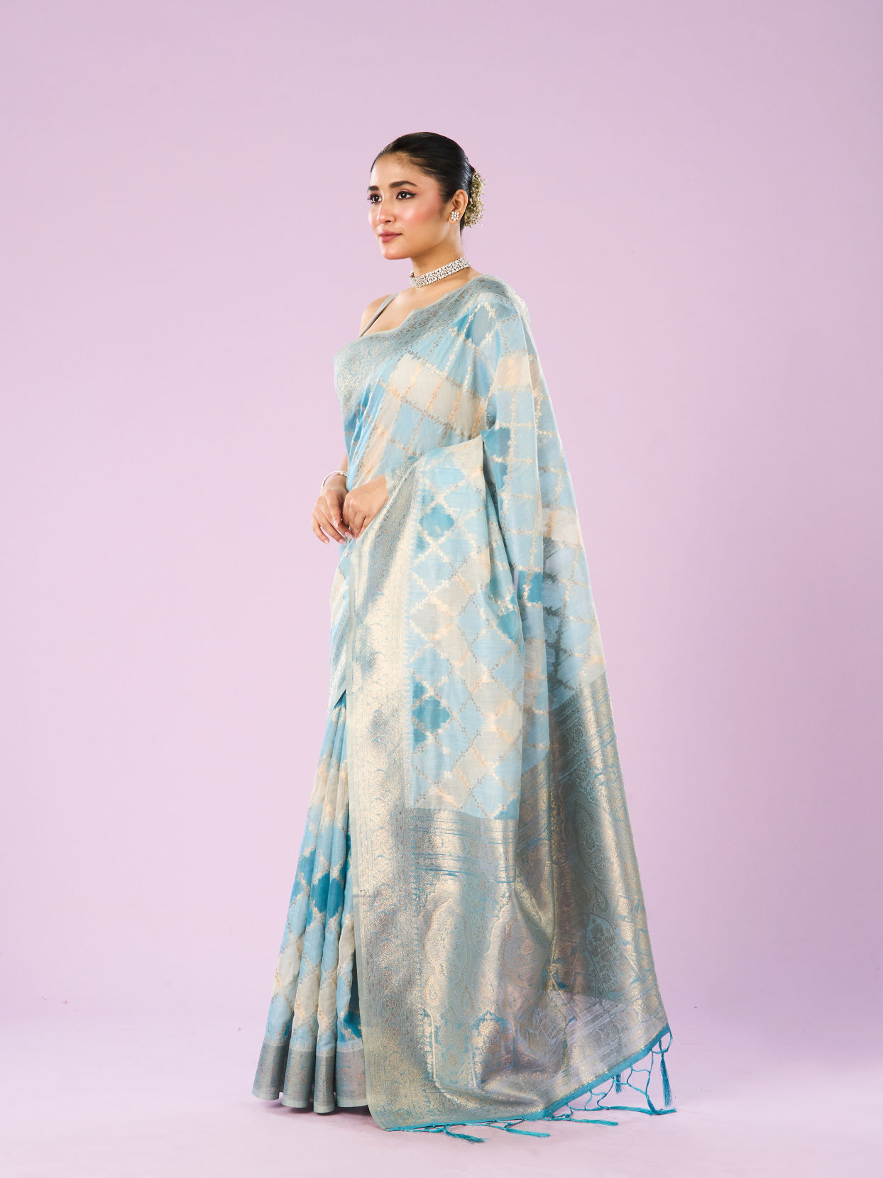 Mohey Women Light Blue Enchantress Saree