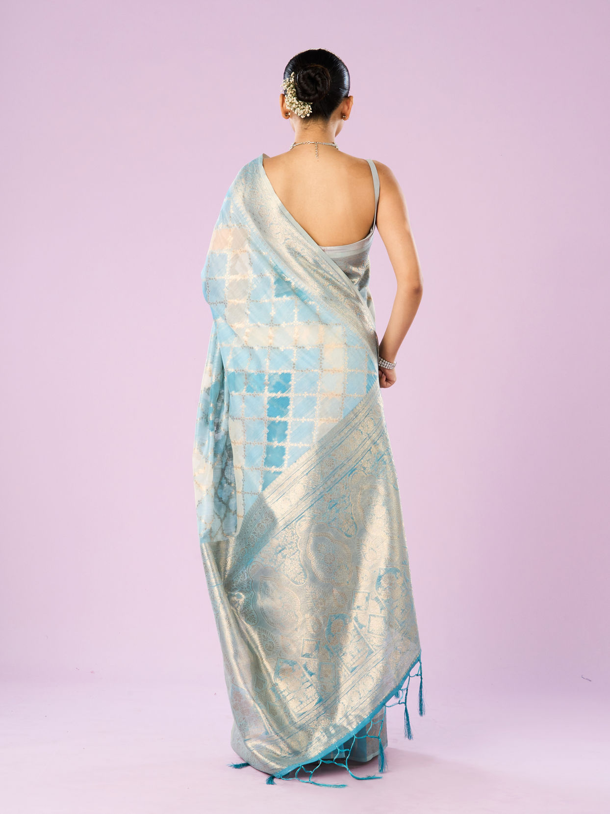 Mohey Women Light Blue Enchantress Saree