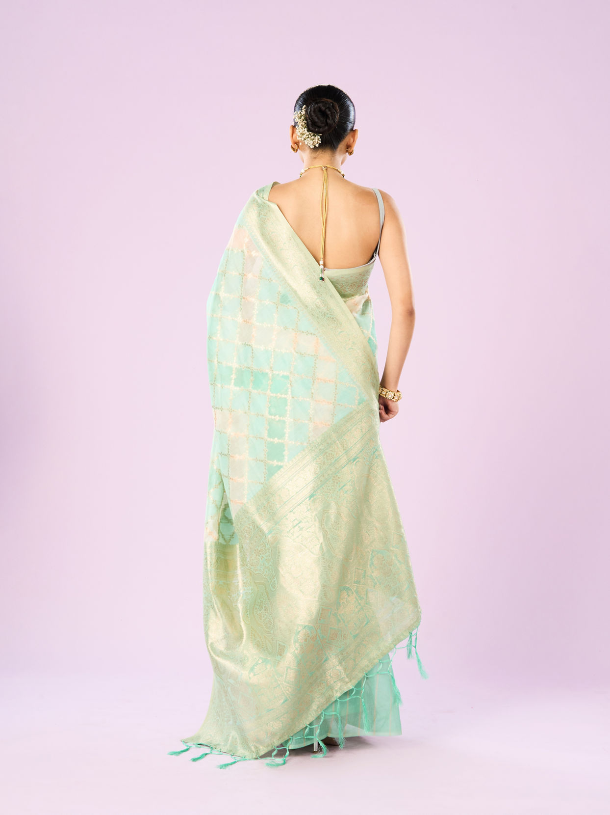Mohey Women Sea Green Finery Saree