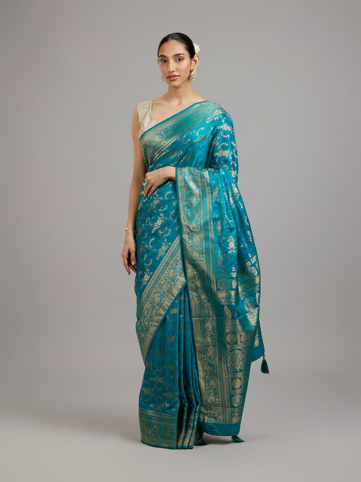 Mohey Women Glamorous Rama Green Saree