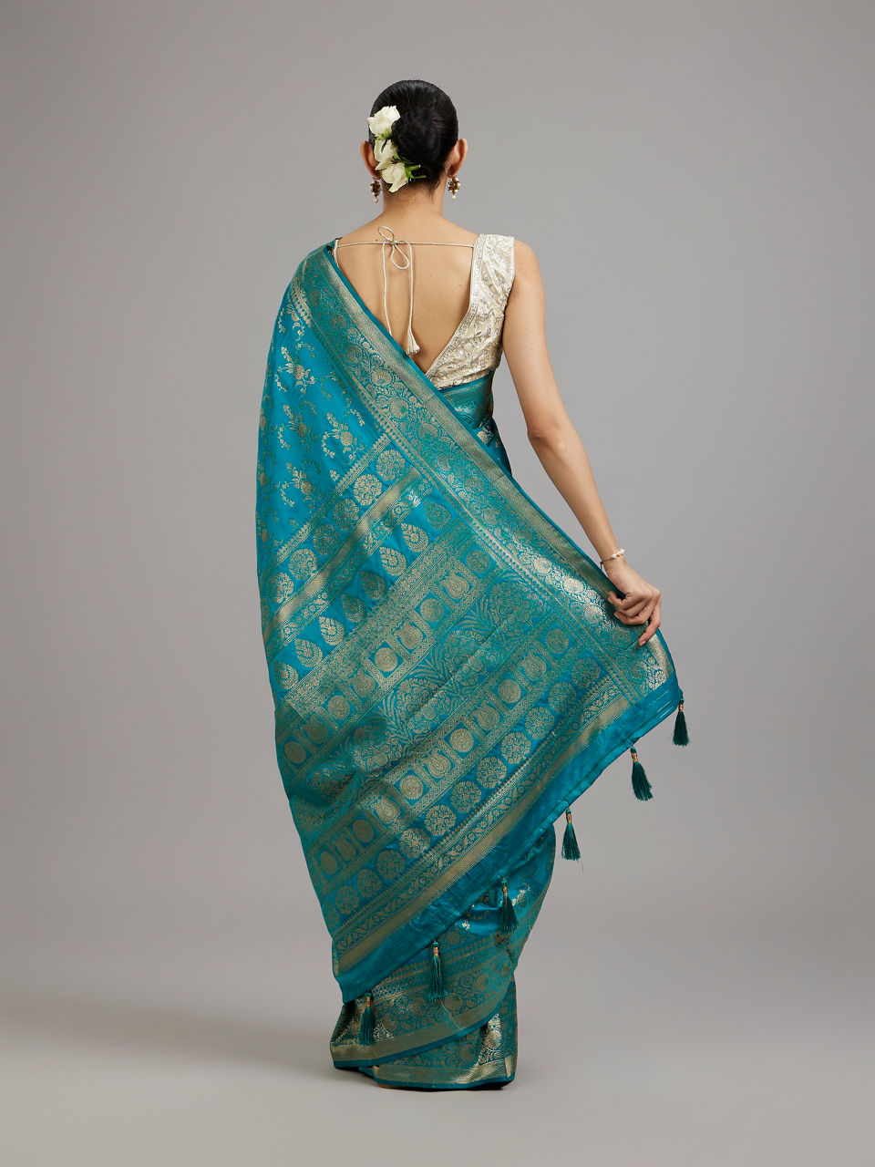 Mohey Women Glamorous Rama Green Saree