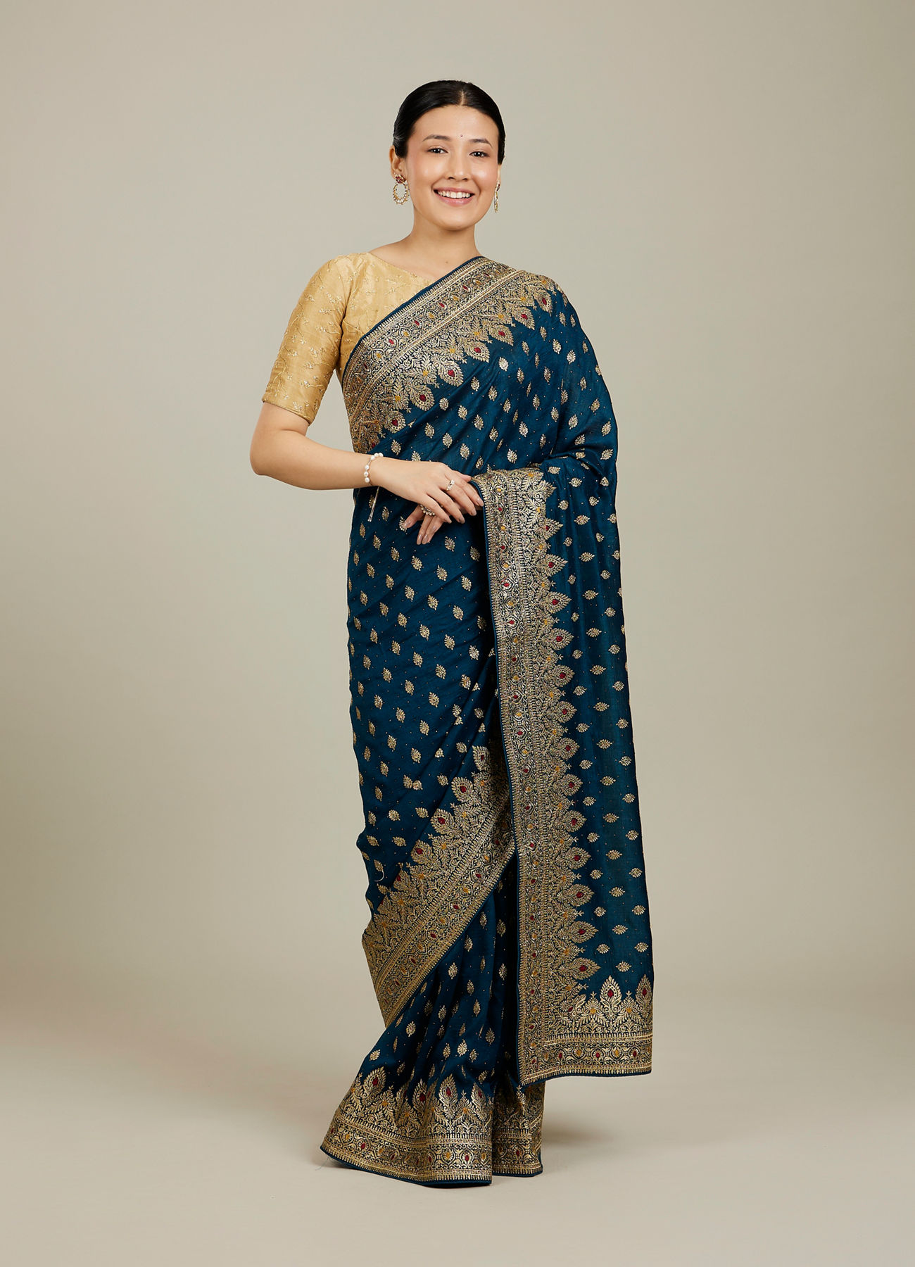 Mohey Women Ethereal Blue Elegant Saree