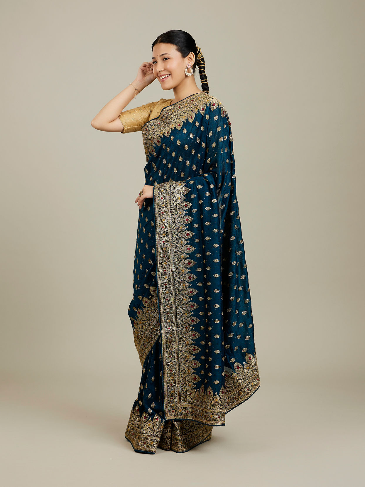 Mohey Women Ethereal Blue Elegant Saree image number 2