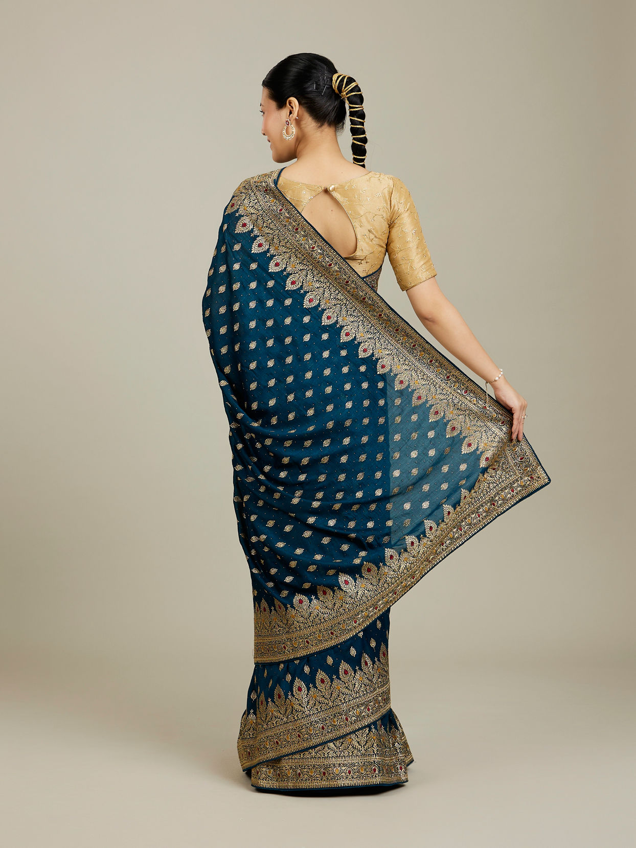 Mohey Women Ethereal Blue Elegant Saree image number 4