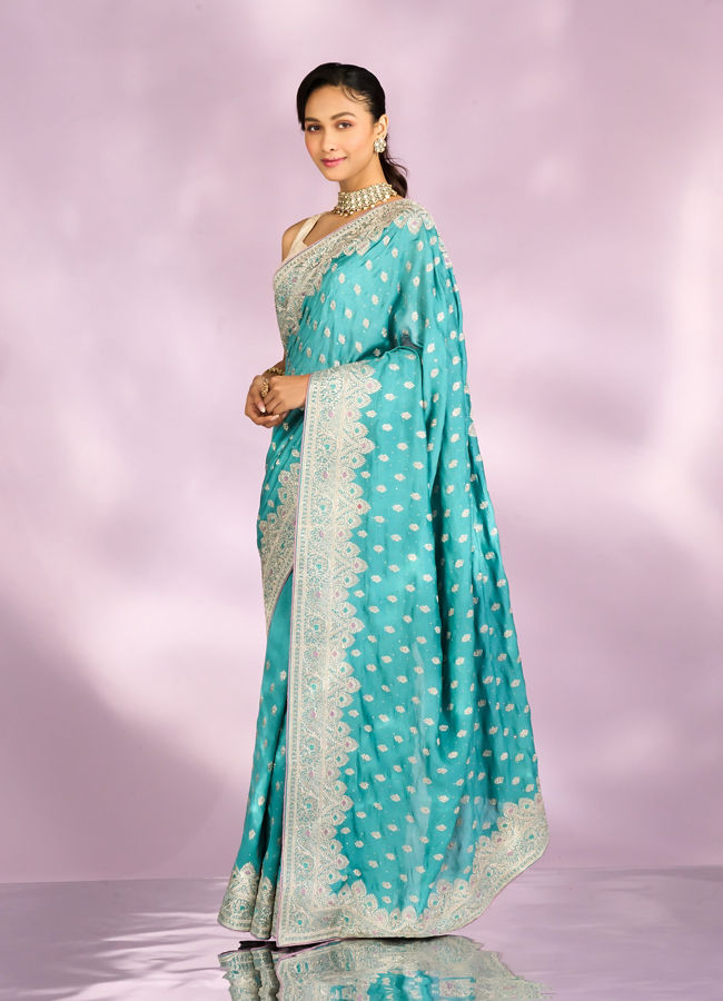 Mohey Women Exquisite Light Blue Saree