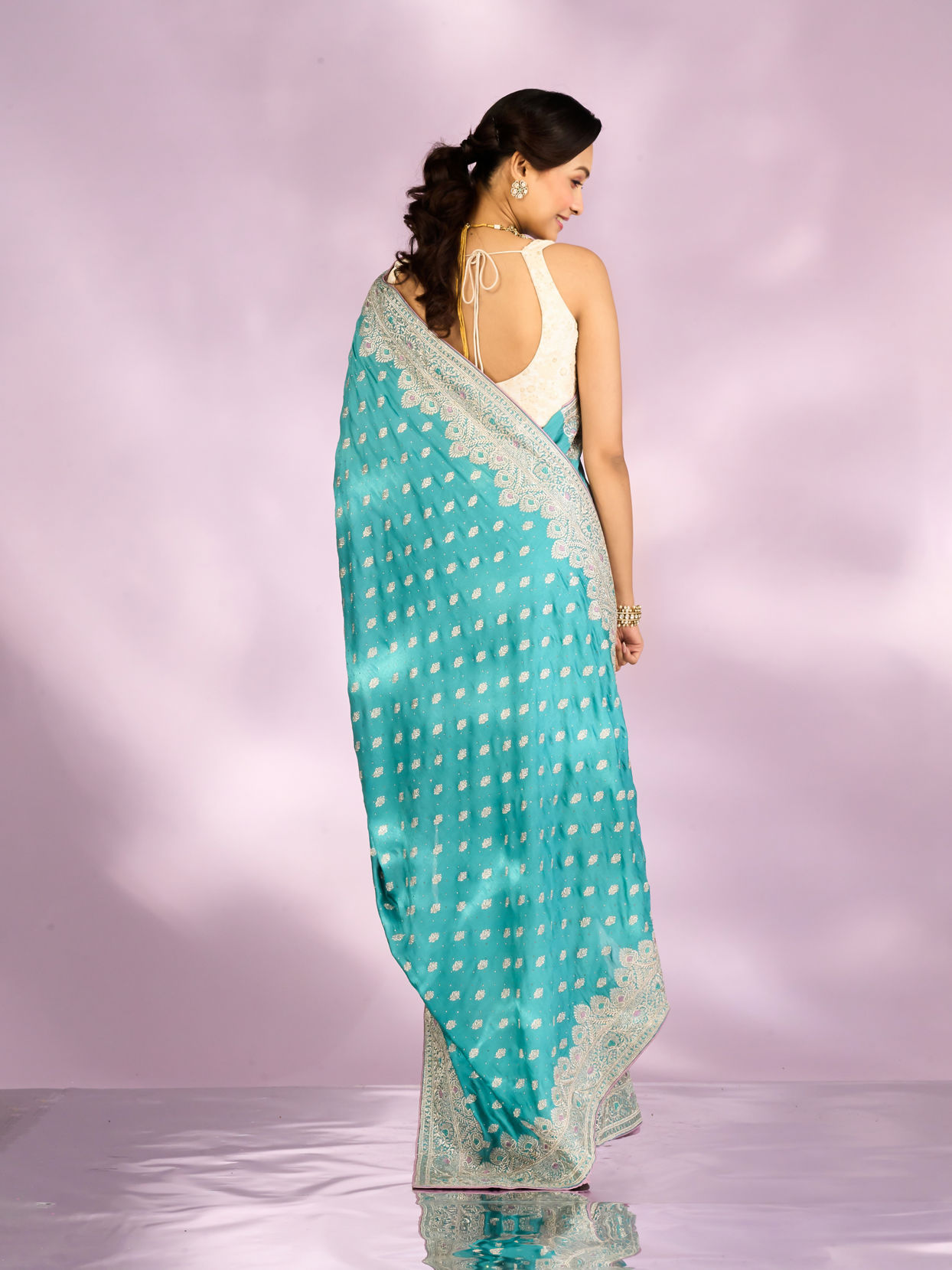 Mohey Women Exquisite Light Blue Saree