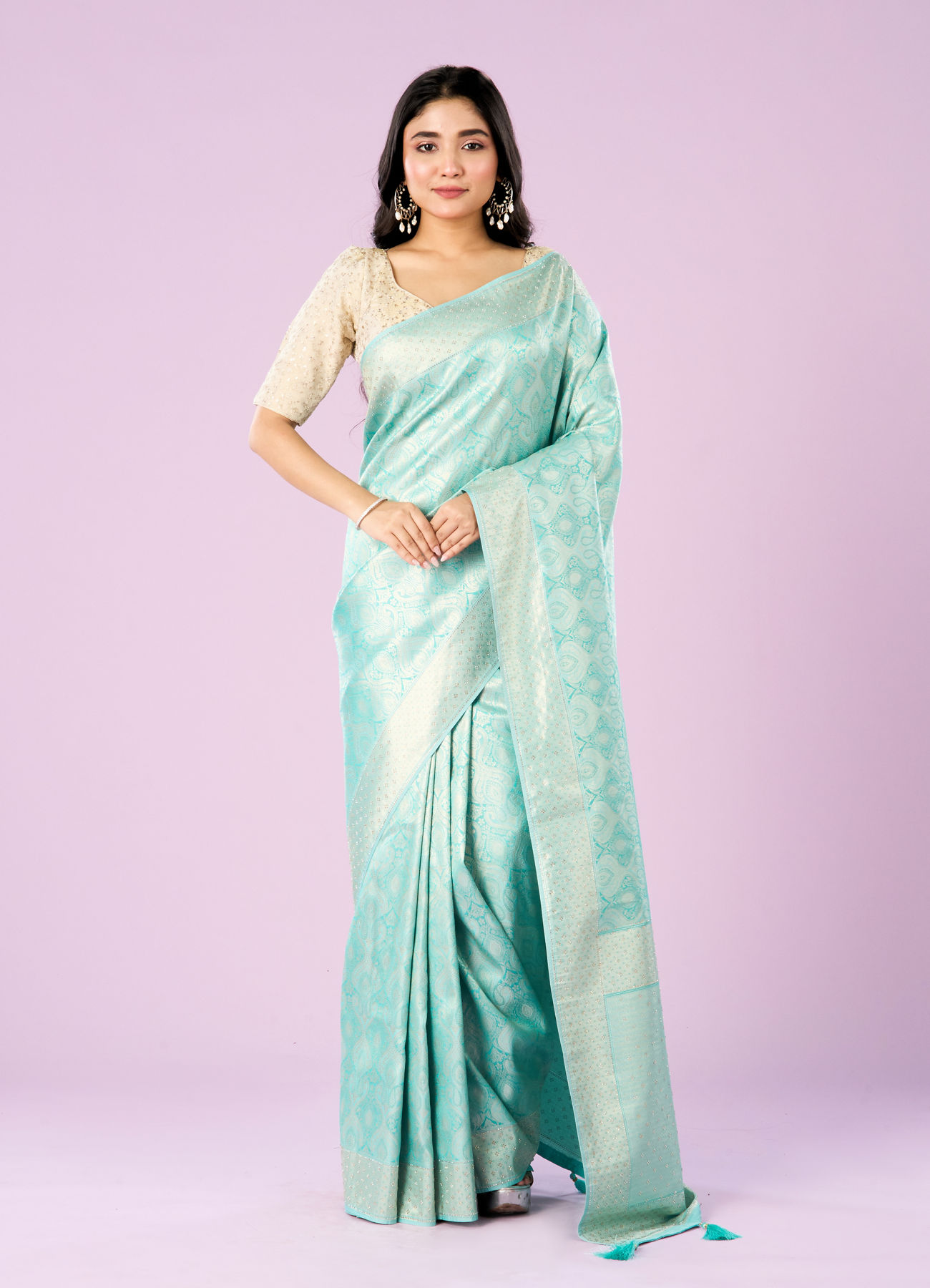 Mohey Women Elegant Light Blue Silken Saree