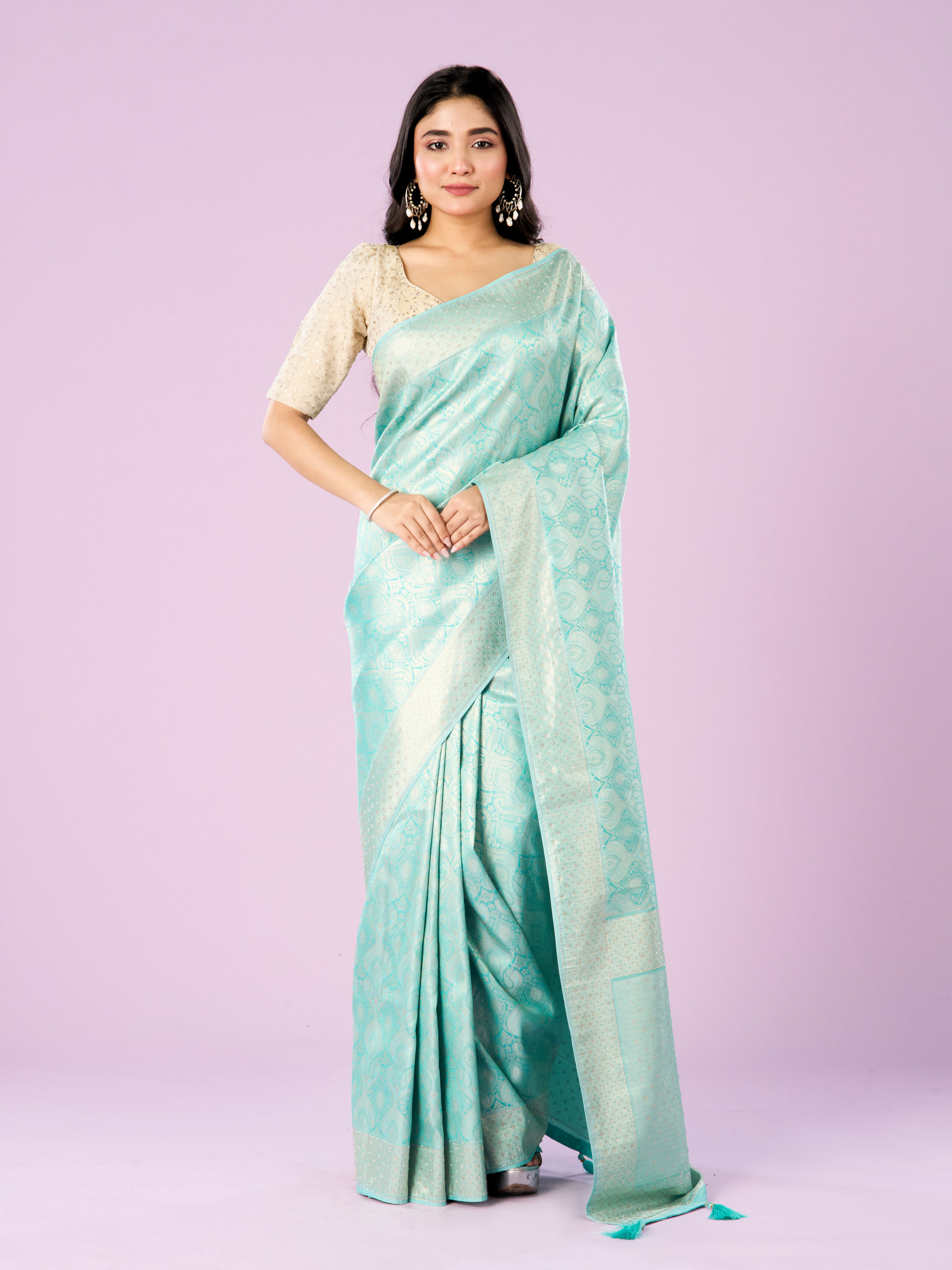Mohey Women Elegant Light Blue Silken Saree