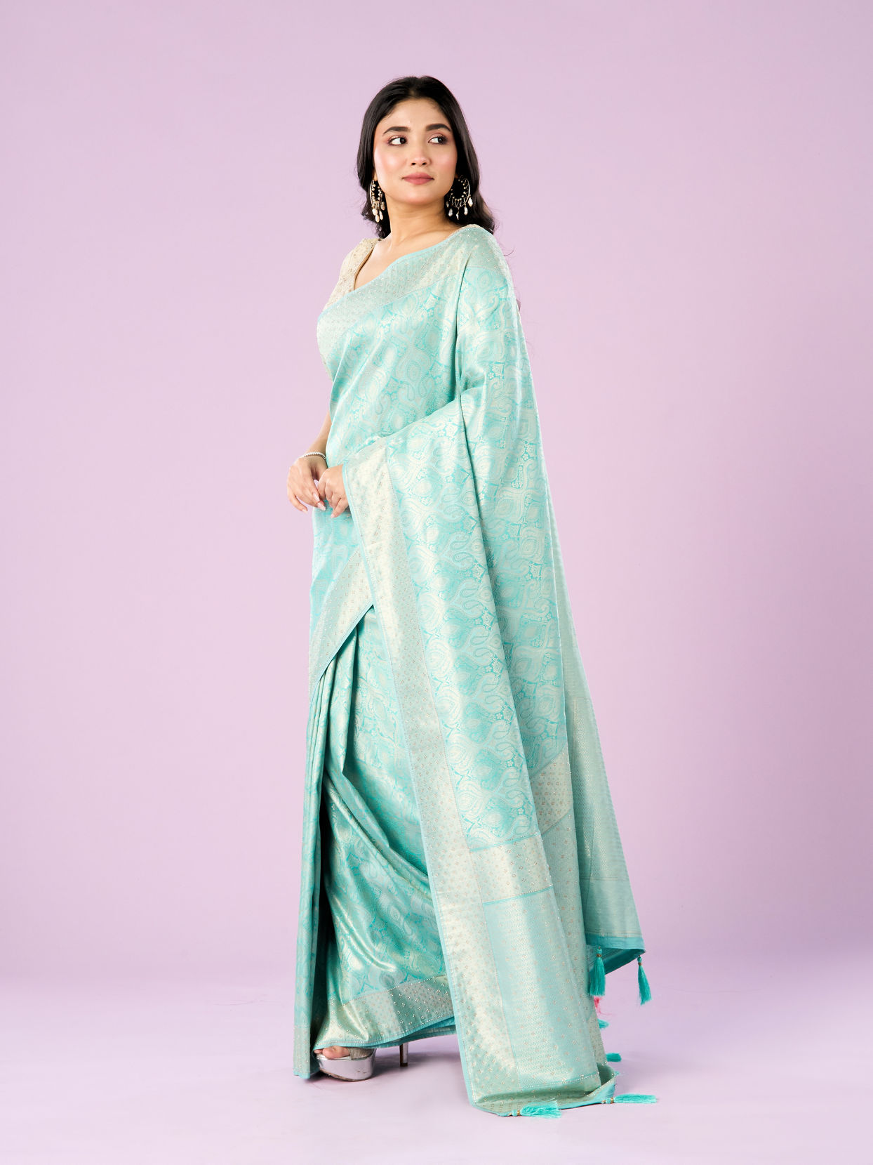 Mohey Women Elegant Light Blue Silken Saree