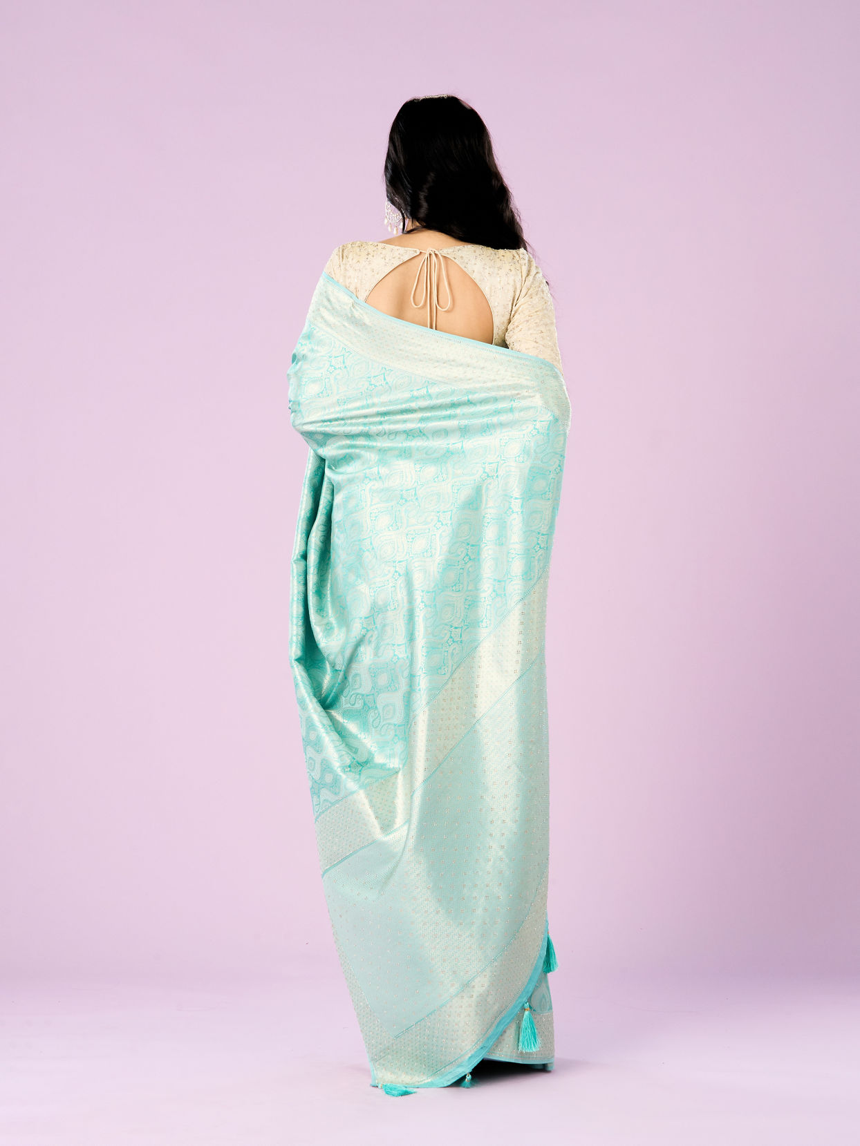 Mohey Women Elegant Light Blue Silken Saree