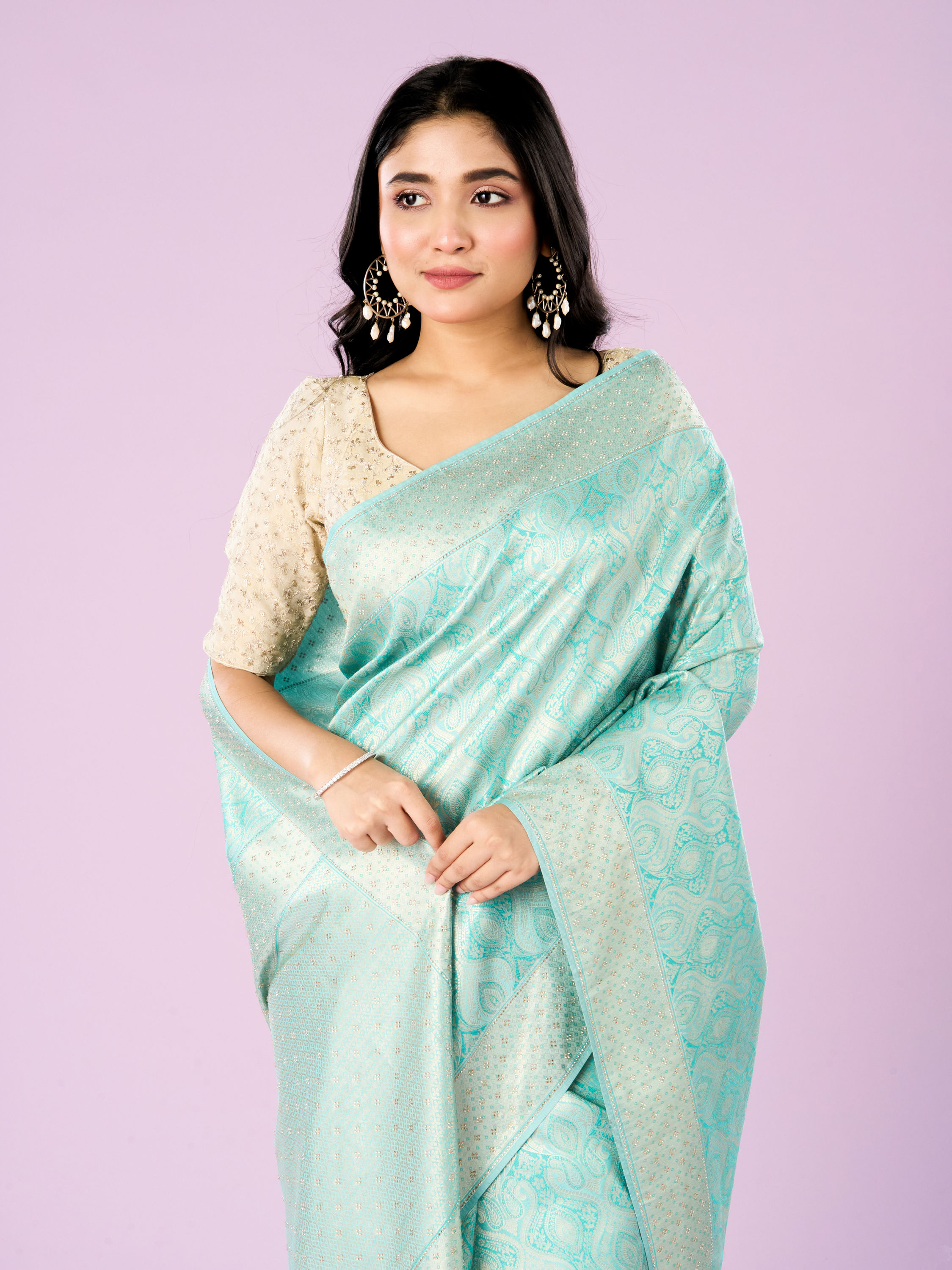 Mohey Women Elegant Light Blue Silken Saree