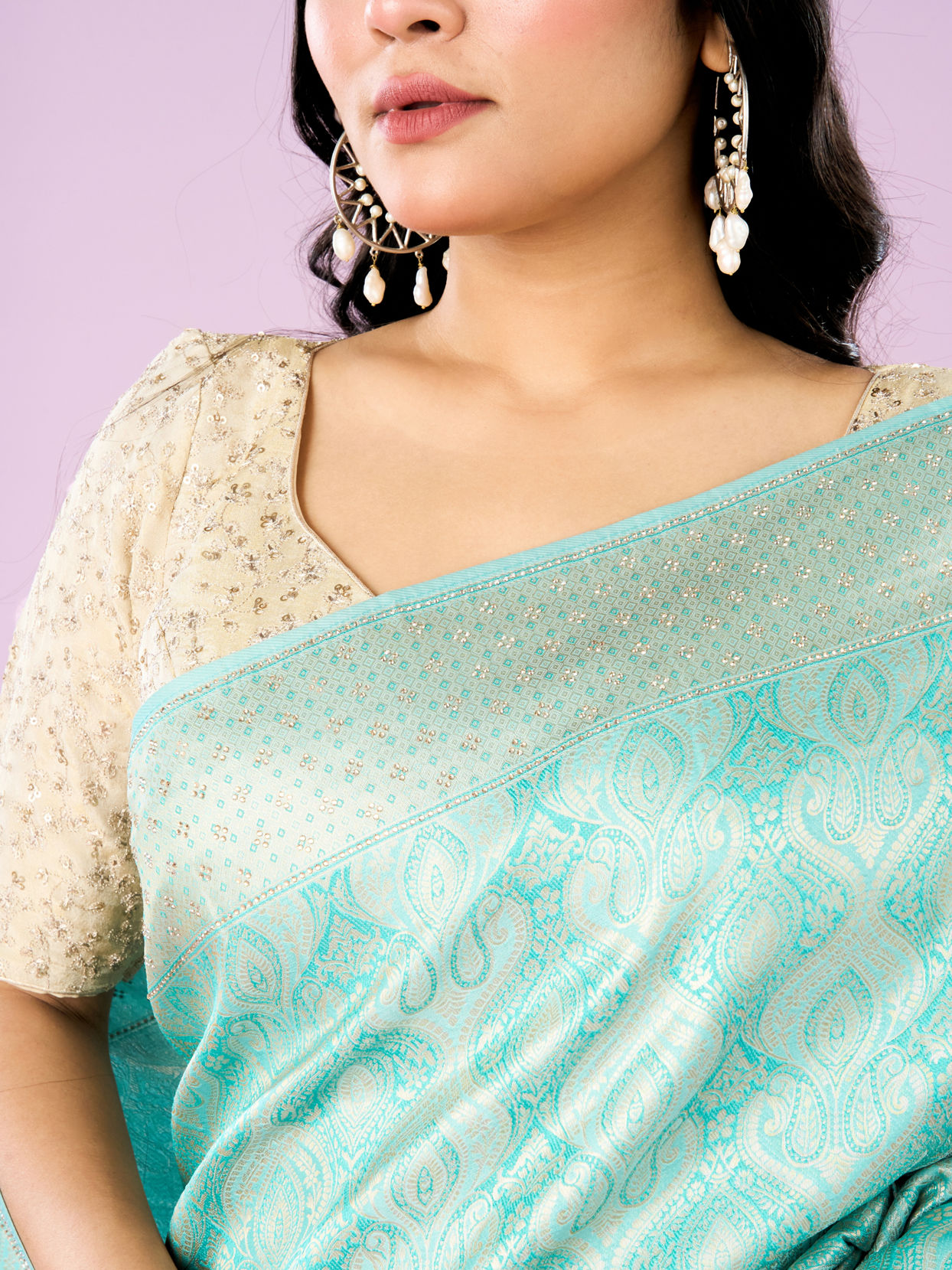 Mohey Women Elegant Light Blue Silken Saree