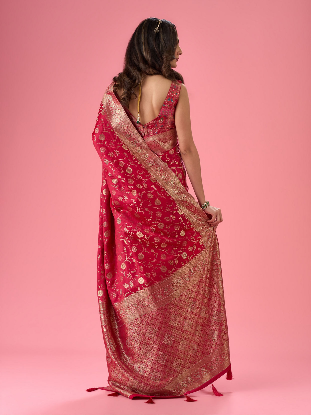 Mohey Women Radiant Pink Elegance Saree