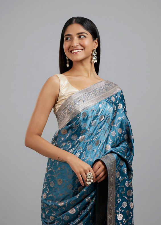 Mohey Women Glittering Light Blue Saree