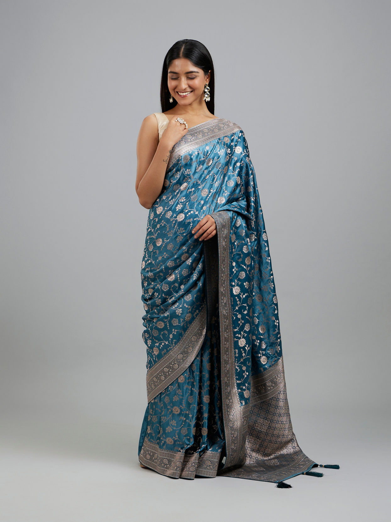 Mohey Women Dusty Cerulean Saree