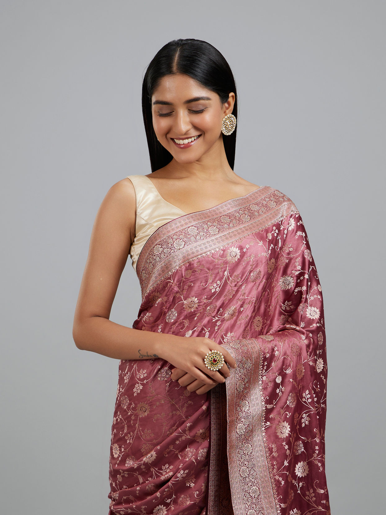 Mohey Women Dusty Pink Elegance Saree