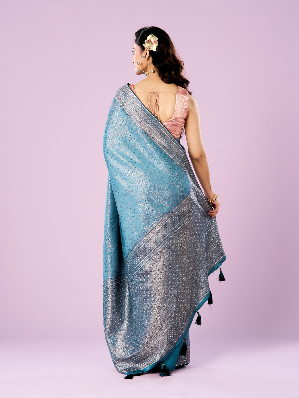 Mohey Women Elegant Blue Silk Crepe Saree