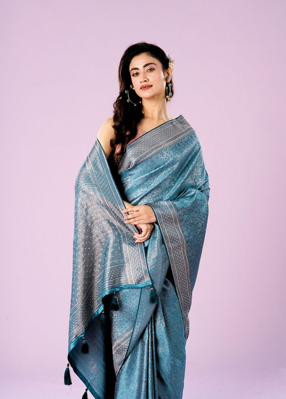 Mohey Women Elegant Blue Silk Crepe Saree