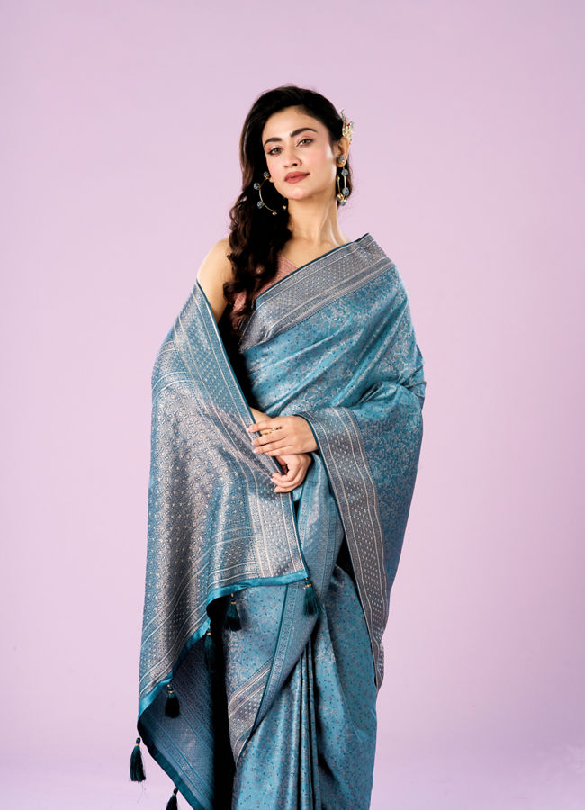 Mohey Women Elegant Blue Silk Crepe Saree