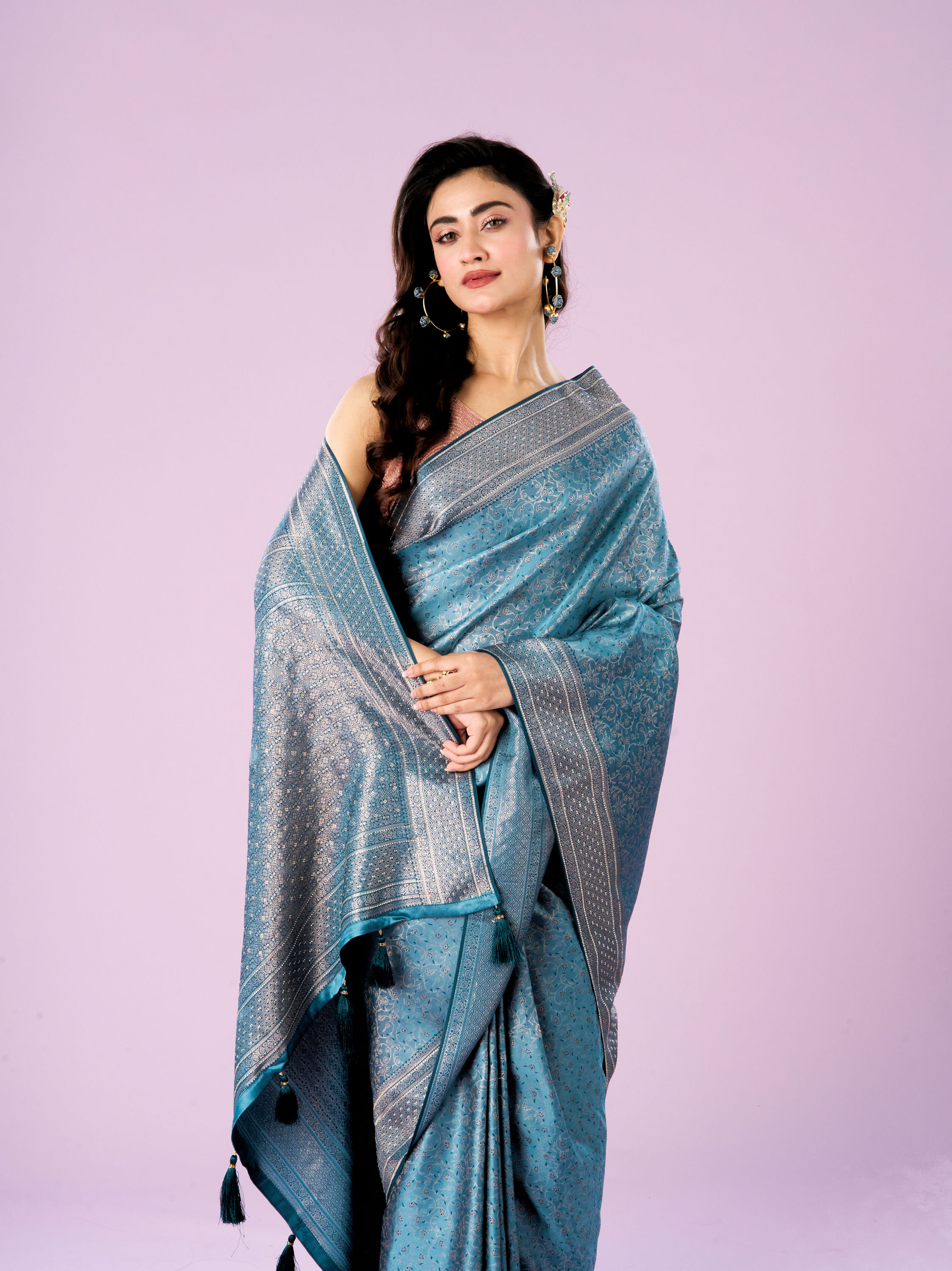 Mohey Women Elegant Blue Silk Crepe Saree