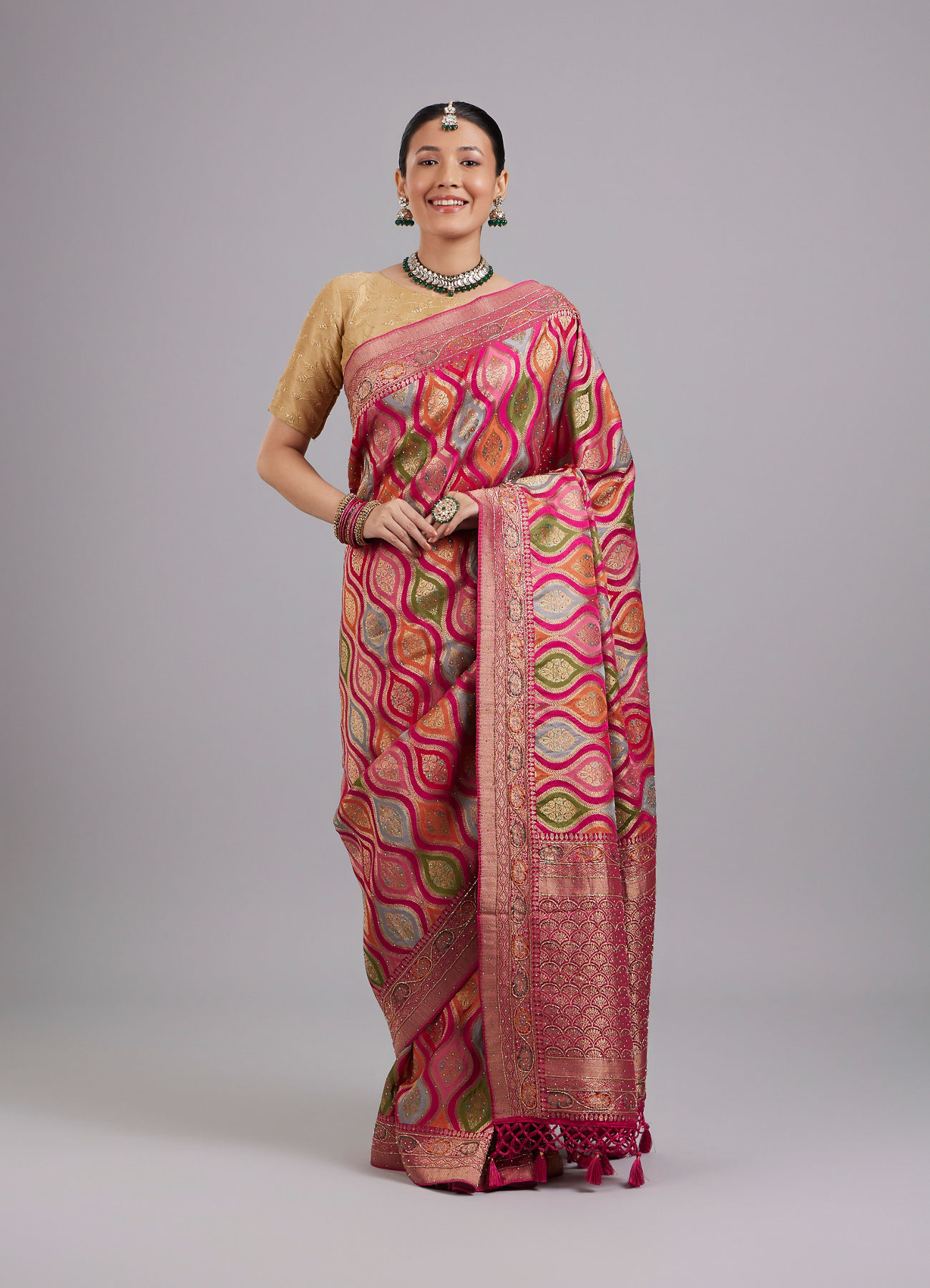 Mohey Women Enchanting Pink Satin Saree
