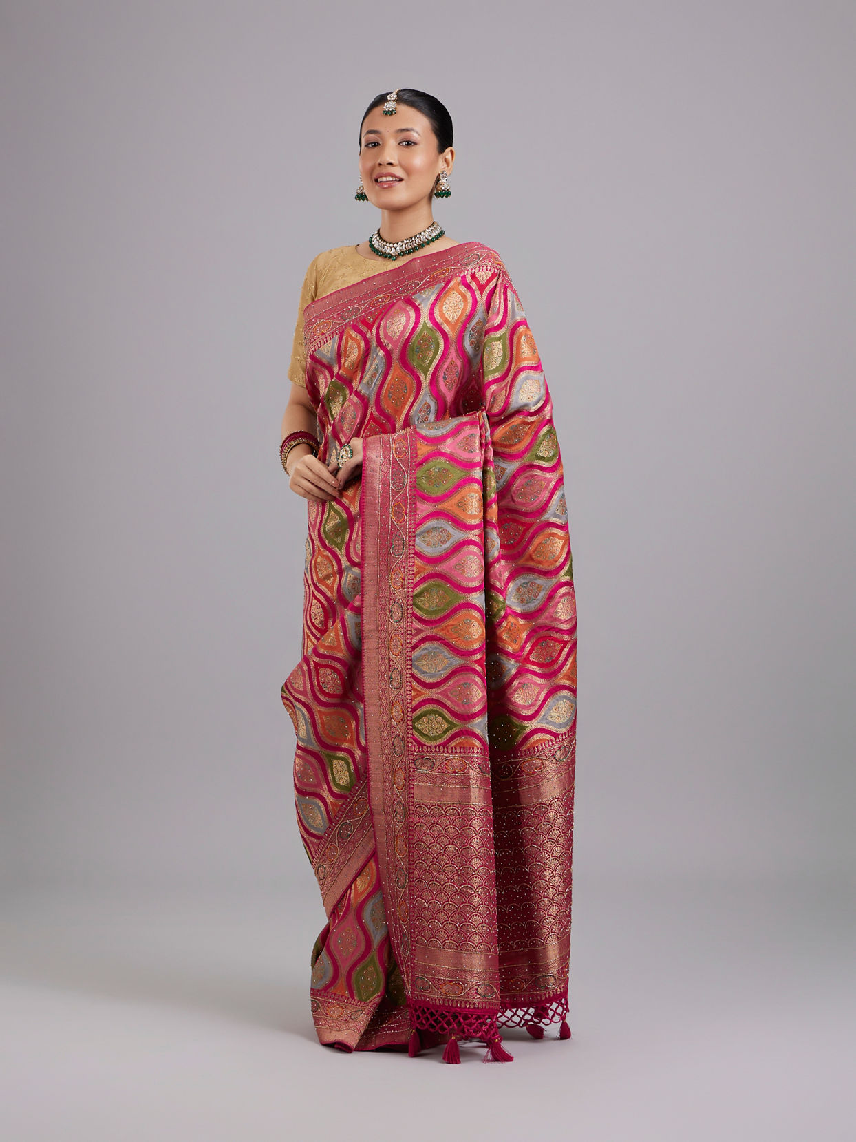 Mohey Women Enchanting Pink Satin Saree