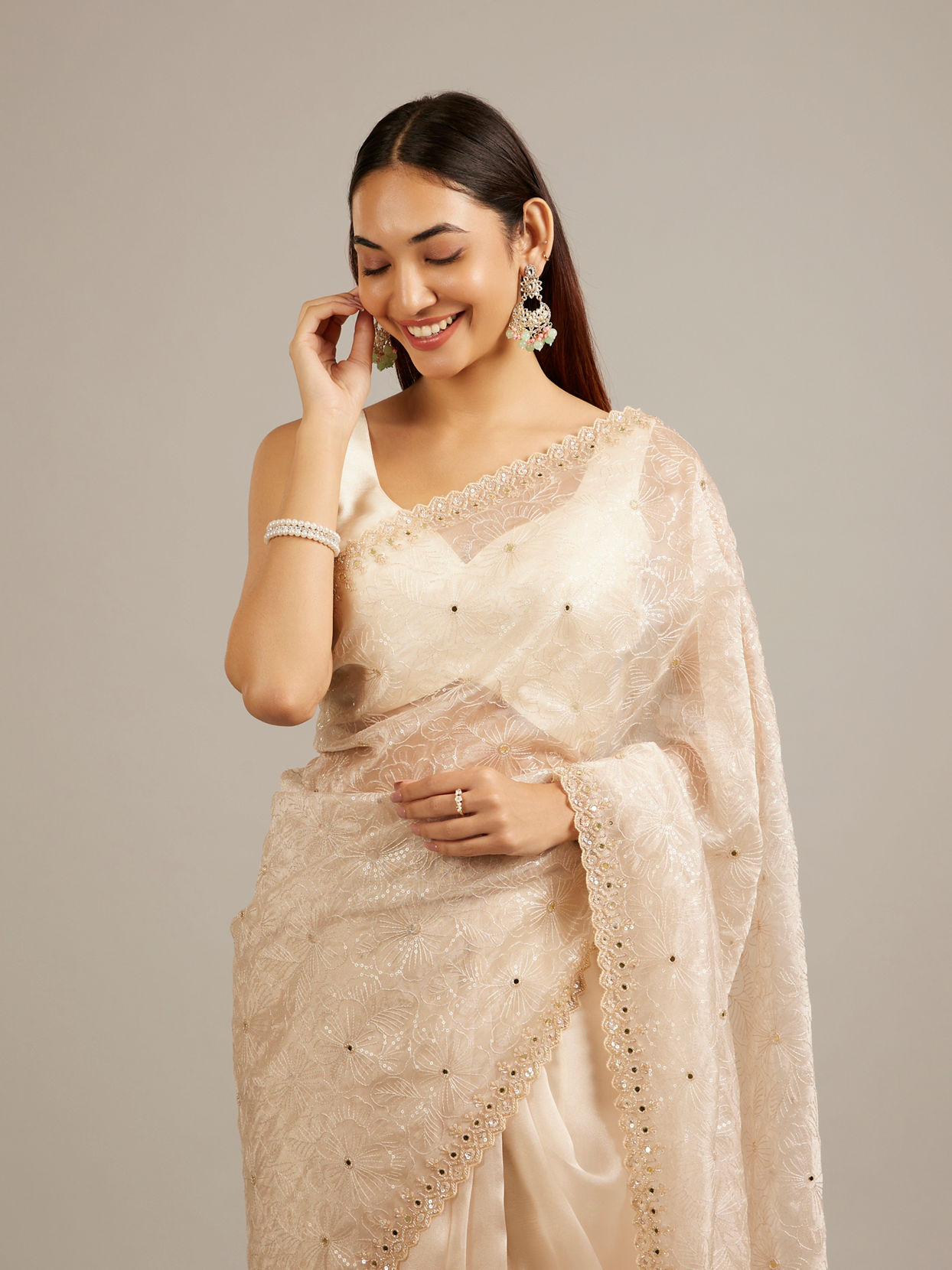 Mohey Women Elegant Cream Classic Saree