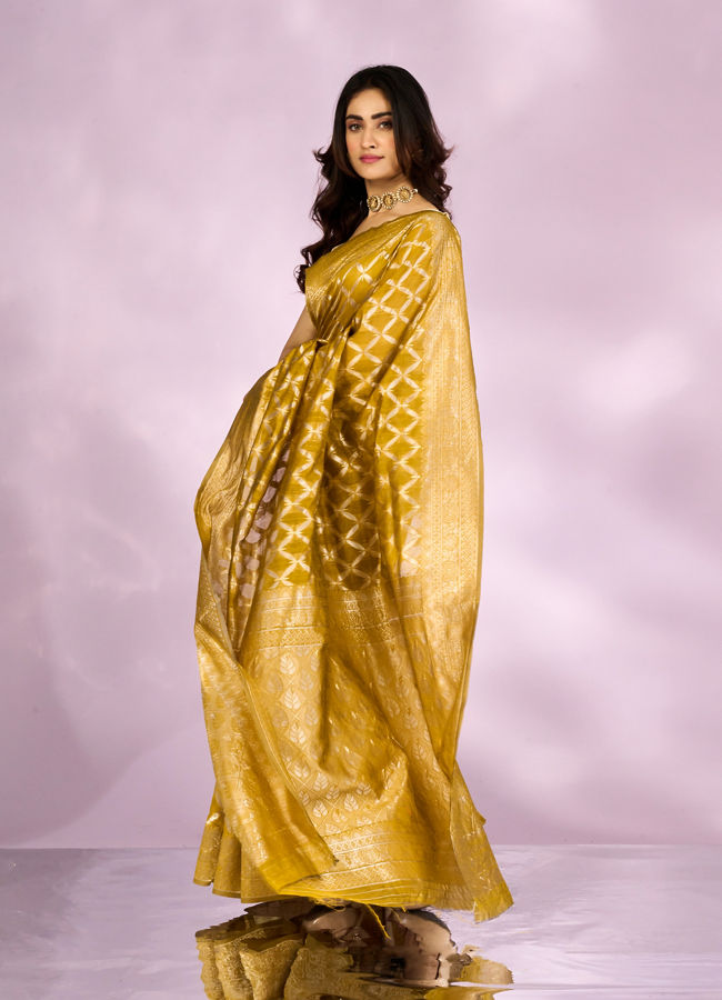 Mohey Women Yellow Art Silk Saree