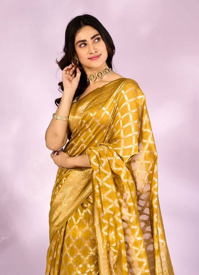 Mohey Women Yellow Weave Saree