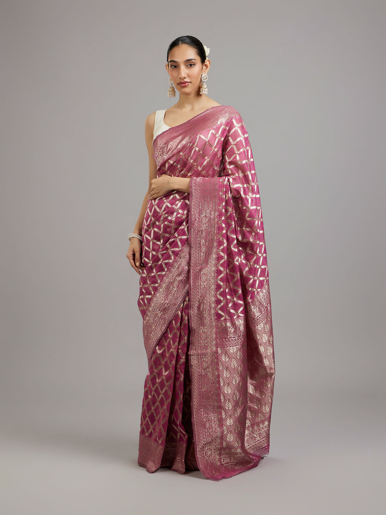 Mohey Women Purple Splendor Vibrant Saree